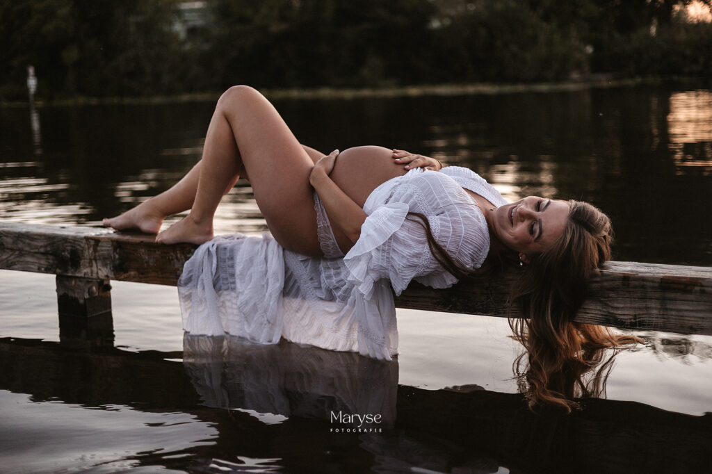 Zwangerschapsshoot met water Maryse Fotografie