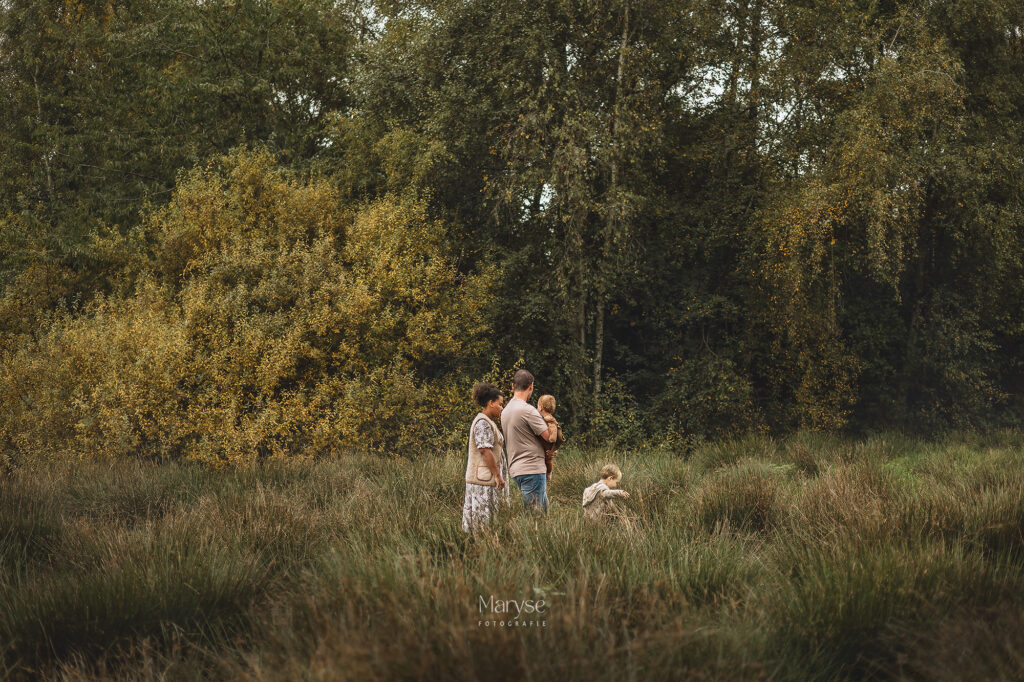 Storytelling gezinsfotoshoot in de natuur